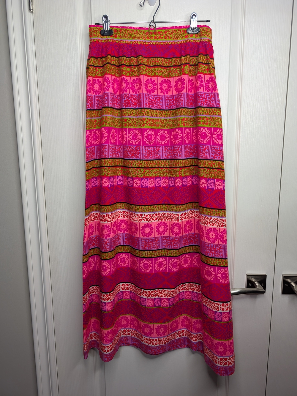 1960/1970's Bright Vintage Pink Patterned Maxi Skirt